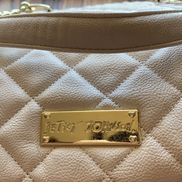 Betsey Johnson quilted handbag with hearts - Picture 3 of 13